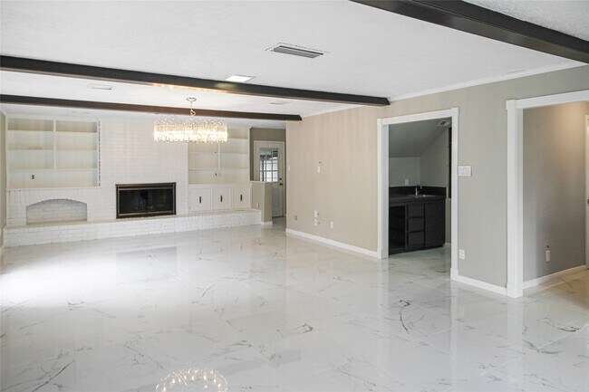 Foto del edificio - 15102 Torry Pines Rd