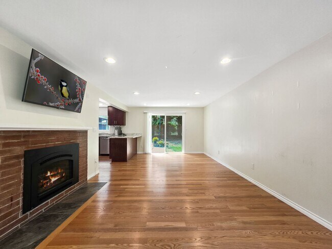 Foto del edificio - Flexible Living, Luxe Comfort: A Home That...