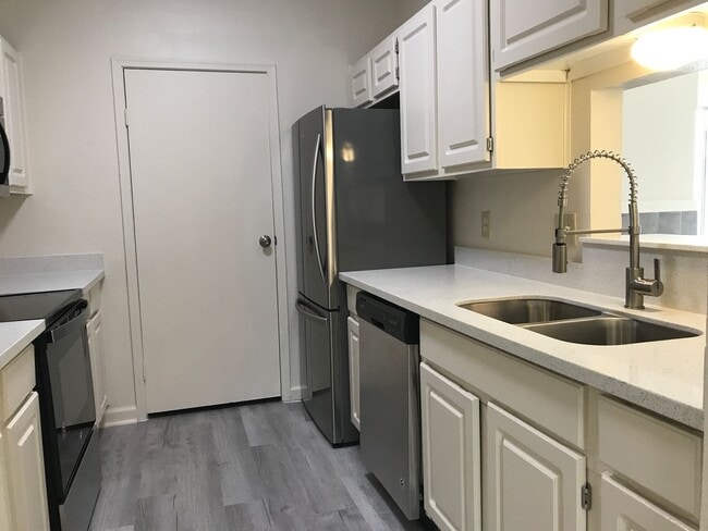 Building Photo - Great Location 2/2 BACKS TO NORTHEN WALNUT CREEK TRAIL