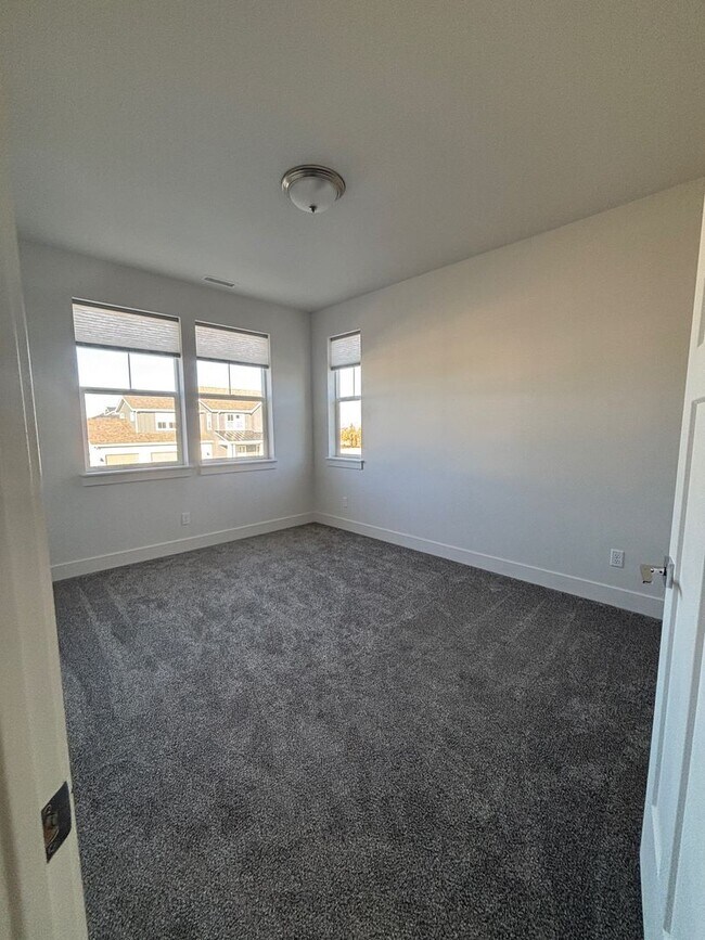 Building Photo - PET FRIENDLY home available