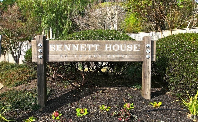 Building Photo - Bennett House