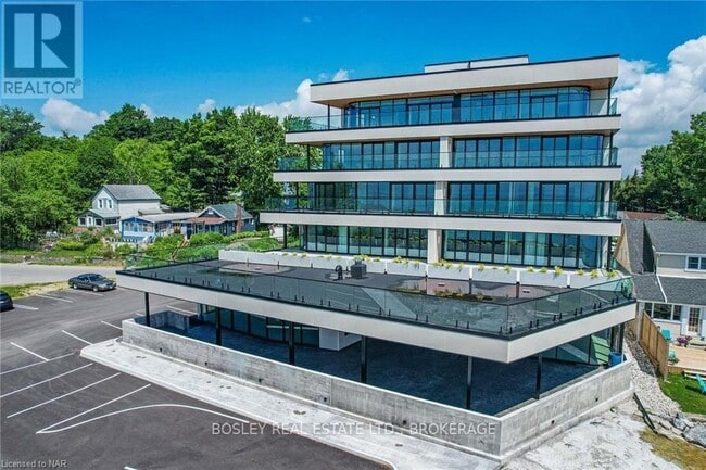 Building Photo - 3823 Terrace Ln