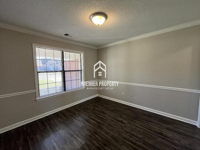 Building Photo - 825 Radiance Dr