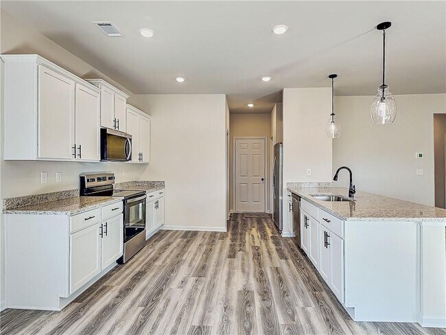 Building Photo - 700 Plant Rd