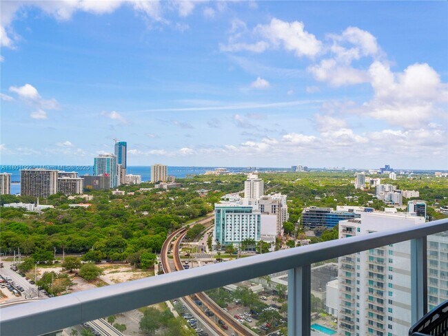 Foto del edificio - 79 SW 12th St