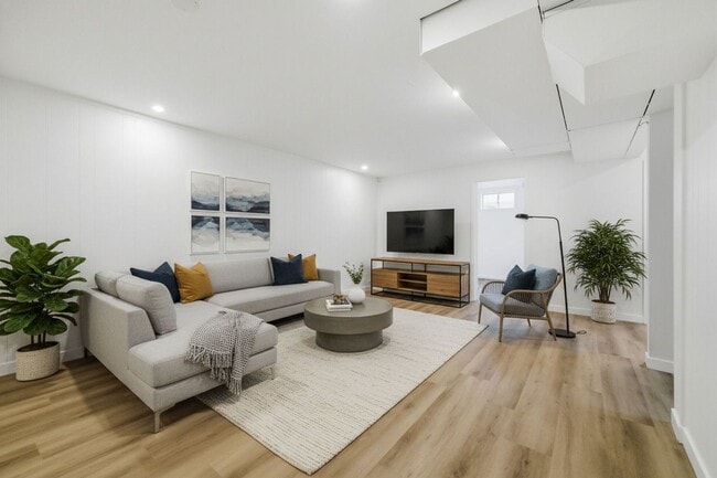 Building Photo - Spacious 5-Bedroom Home with Modern Updates and Natural Light