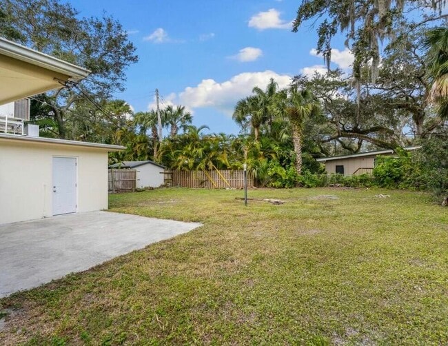 Building Photo - 515 Cypress Rd