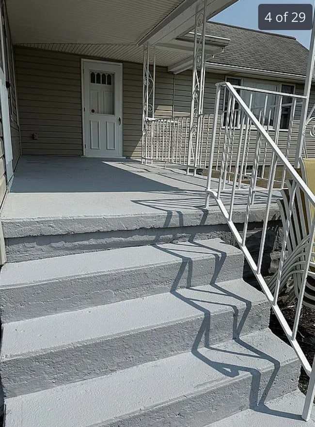 Foto del edificio - 3 Bed 1.5 Bath- Aliquippa PA