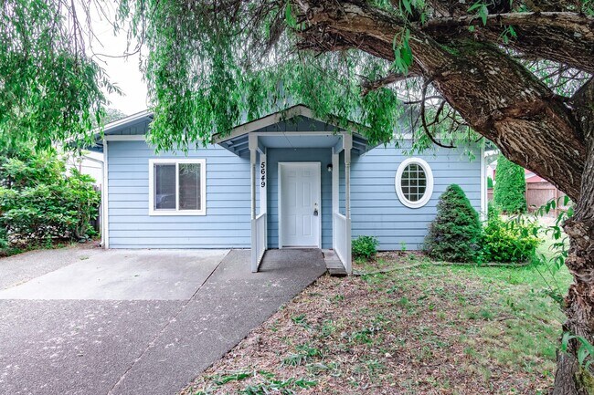 Foto del edificio - 3 Bed Room 2 Bath No Garage No Carport