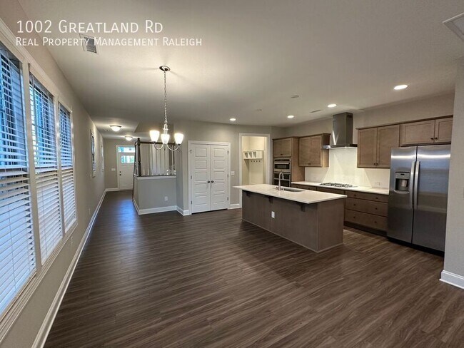 Foto del edificio - 1002 Greatland Rd