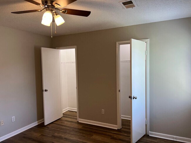 Building Photo - 1117 Magnolia St Apt 1-4