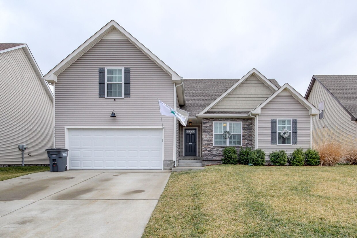 Primary Photo - Pet Friendly Three Bedroom with Bonus!