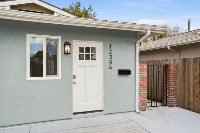 Foto del edificio - 1238 Coral St