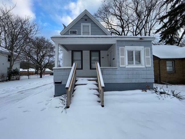 Building Photo - Three Bedroom Home in Muskegon