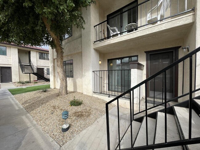 Foto del edificio - Gated community with a pool, 2 bed 1 bath ...