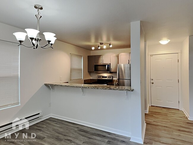 Building Photo - 9805 Avondale Rd NE