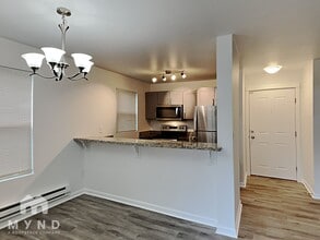 Building Photo - 9805 Avondale Rd NE