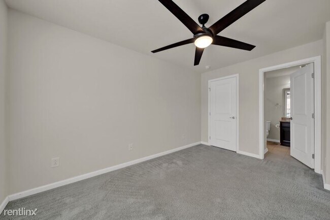 Building Photo - 4 br, 3.5 bath Townhome - 1526 Kee Ct