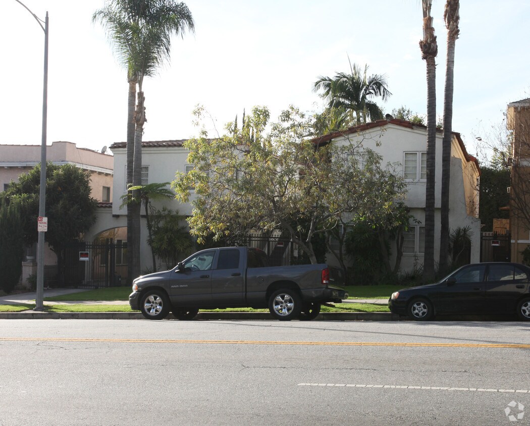 Foto del edificio - 2065-2071 N Vermont Ave