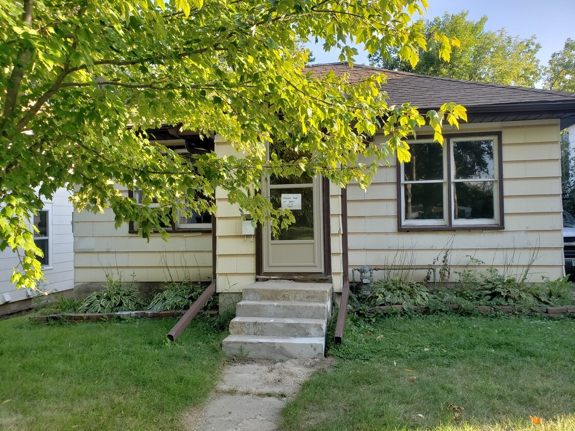 Primary Photo - 721 Belmont St