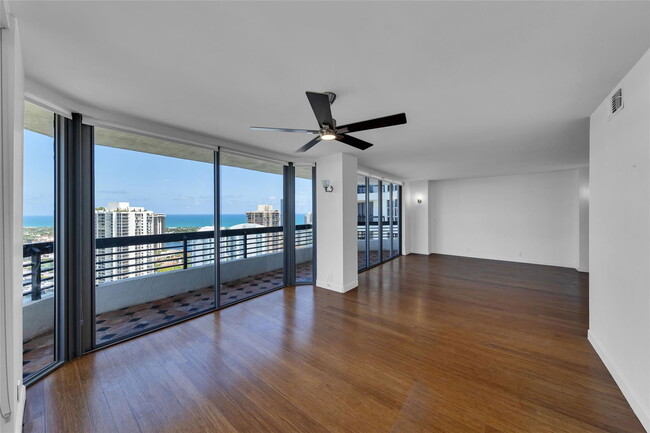 Foto del edificio - 3500 Mystic Pointe Dr