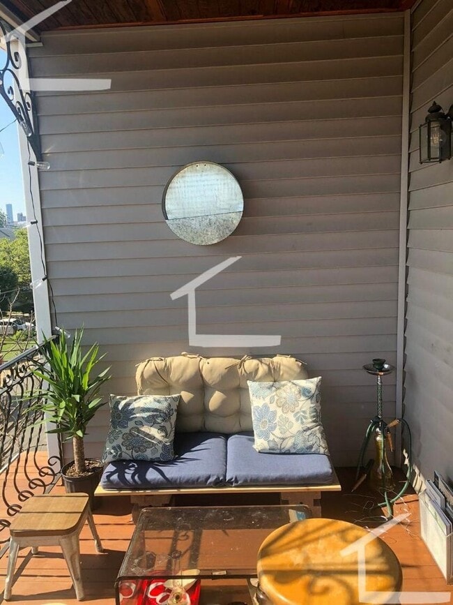 3-Bed in Somerville with Parking Included - 3-Bed in Somerville with Parking Included Apartment