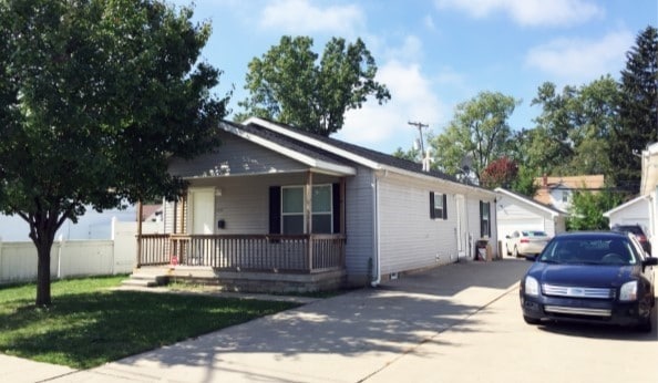Building - Howe Road Houses