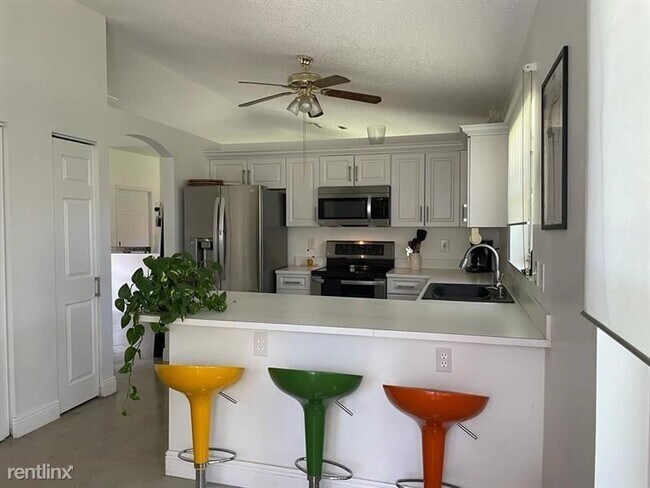 Foto del edificio - 3 br, 2 bath House - 6060 NW 44th Ave