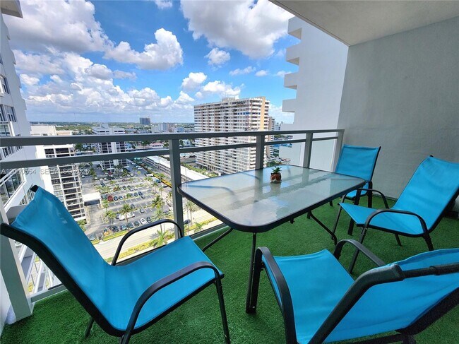Building Photo - 2030 S Ocean Dr