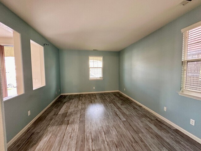 Building Photo - Beautiful 3 Bedroom 2 Bathroom Dove Creek ...