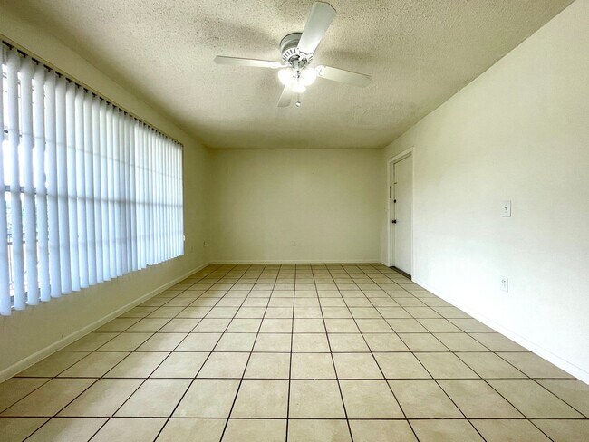 Foto del edificio - 5218 Curry Ford Rd