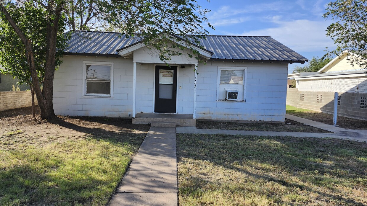 Foto del edificio - 1707 W 17th Ln