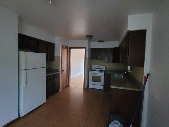 Kitchen Fridge, Stove, sink - 7226 W Belden Ave