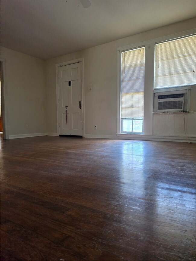 Foto del edificio - 3819 S Shepherd Dr