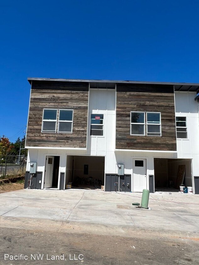 Foto principal - 3 br, 2.5 bath House - 2920 NE 137th St