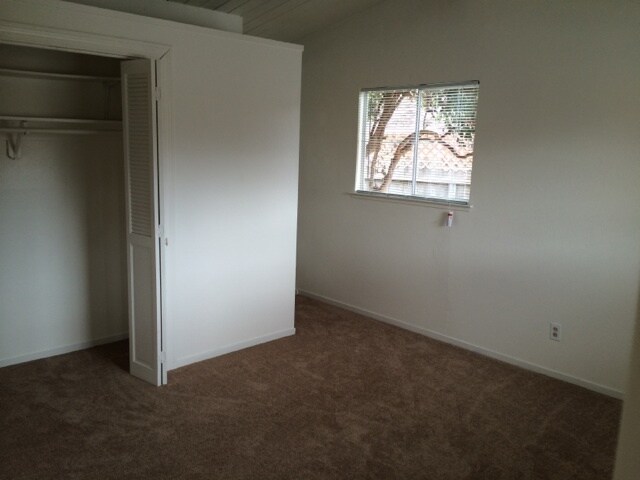 Building Photo - 1136 Carson St