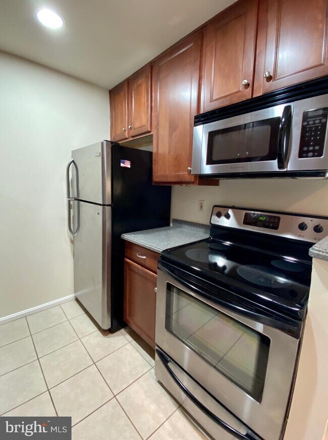 Building Photo - 100 Wild Oak Ln