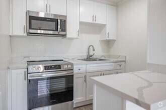 Studio Upgraded - 500SF - Beach House Apartments