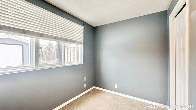 Building Photo - 233 Benesfort Cres