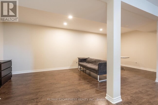 Building Photo - 2400 Whaley Dr