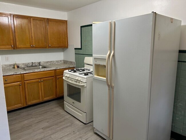 Building Photo - 3 bedroom, 1 Bath in Desirable Location