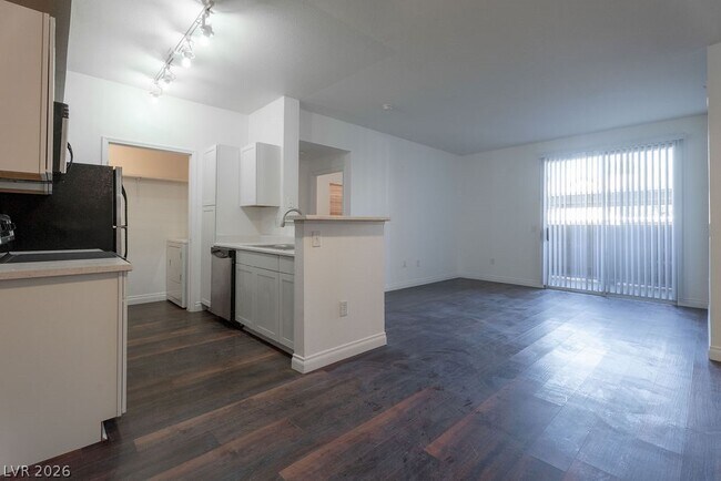 Building Photo - 231 W Horizon Ridge Pkwy