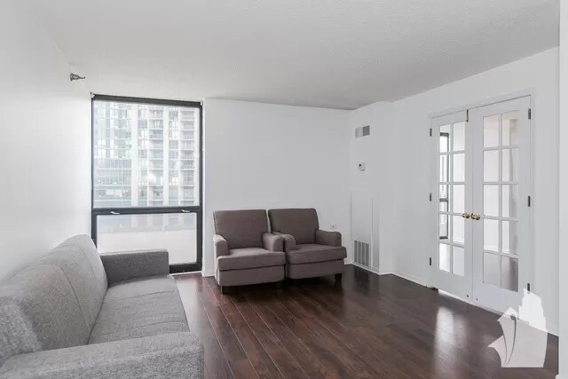 Living Room - 1122 N Clark St