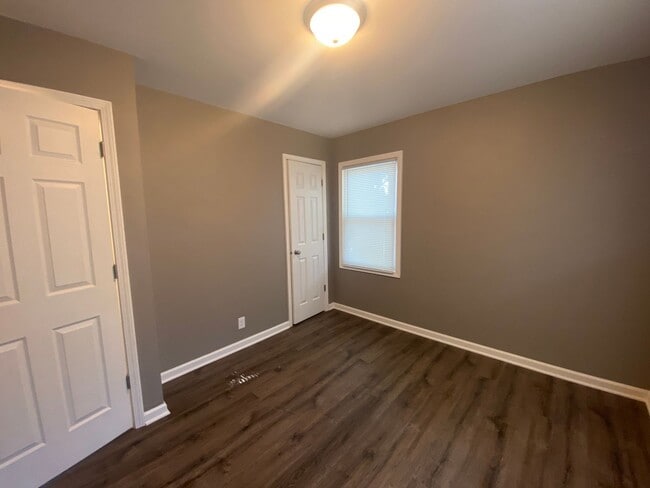Building Photo - 2 Bedroom Single Family