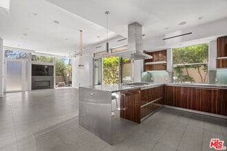 Building Photo - 1217 Cabrillo Ave