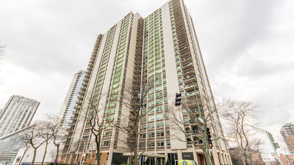 Foto principal - 1255 N Sandburg Terrace