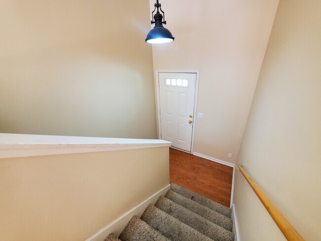 Building Photo - 7108 N Church Rd