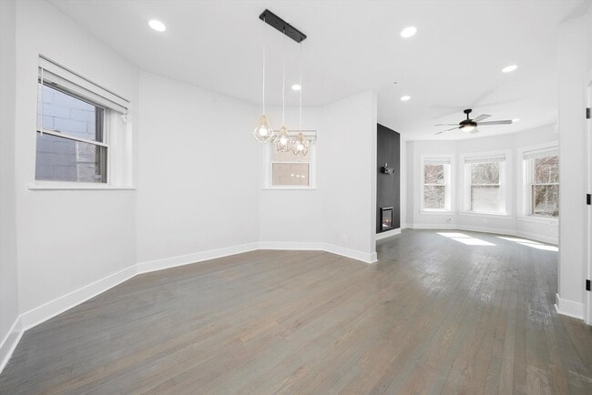 Building Photo - 3134 W Fullerton Ave