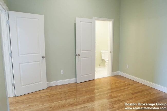 Building Photo - 409 Dudley St