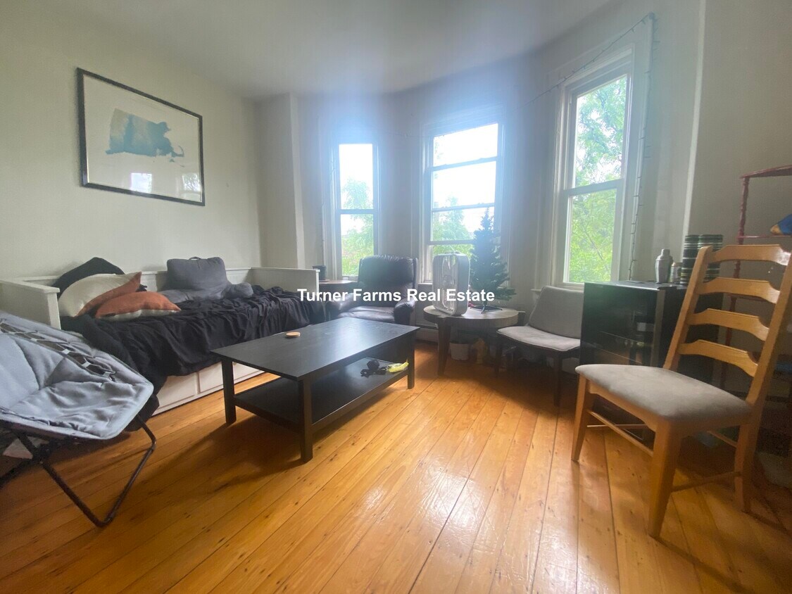 Foto principal - 108 Central St